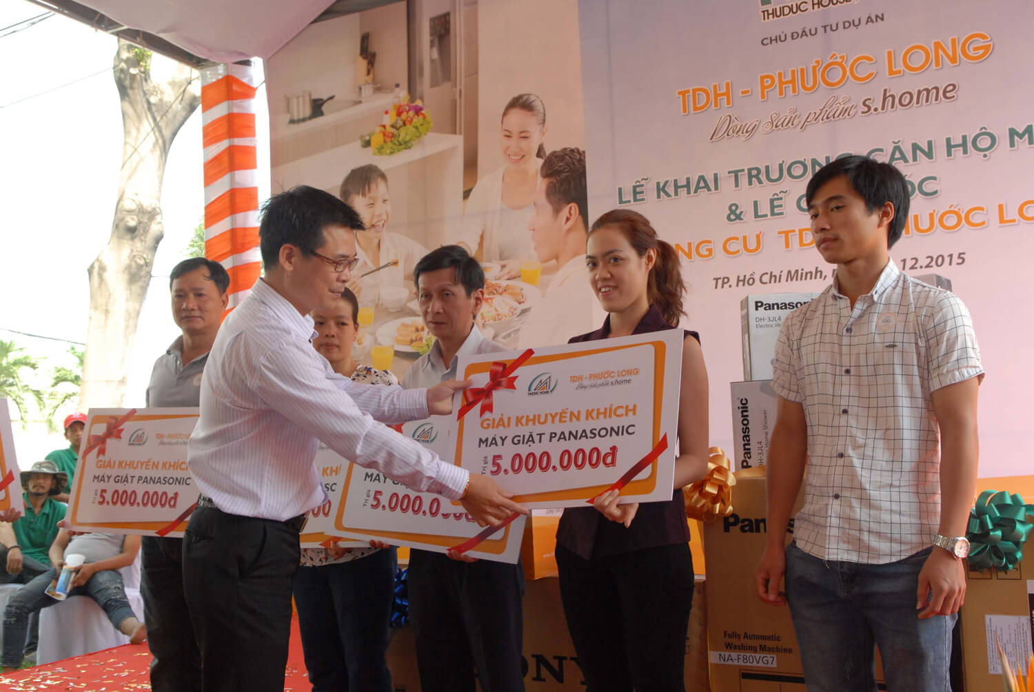 Bốc thăm trúng thưởng tại Lễ khai trương căn hộ mẫu TDH Phước Long